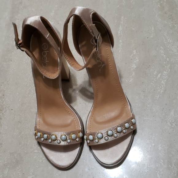 New Champagne Heels - Picture 2 of 4